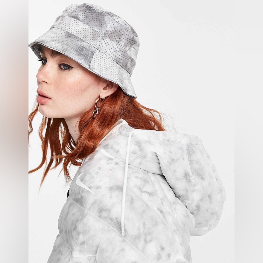 🆕 Nike Tie Dye Bucket Hat - Grey/White -
L/XL